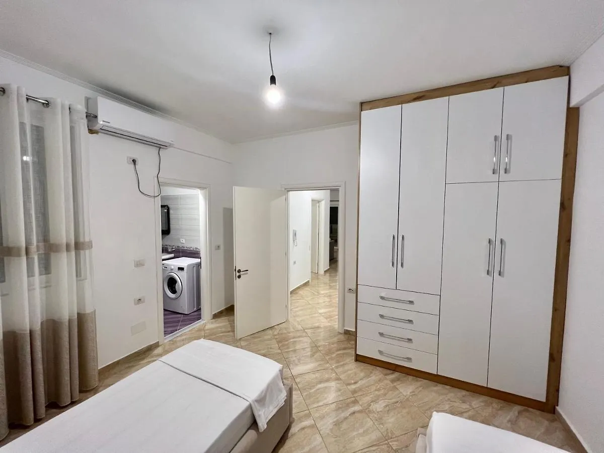 סרנדה Amar'S Apartments אלבניה